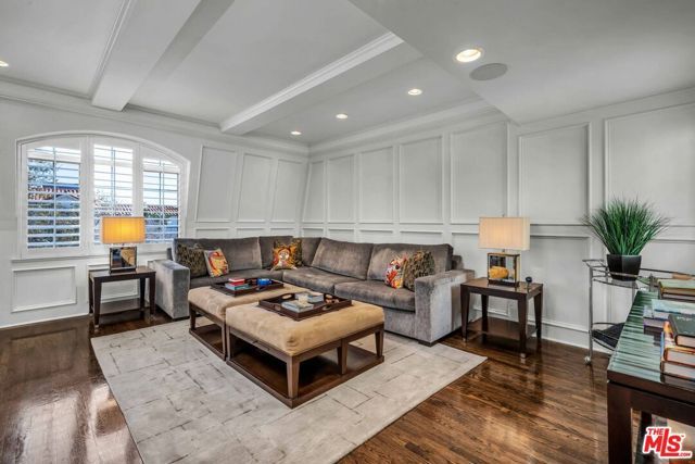 11745 Montana Avenue 301, Los Angeles, CA 90049