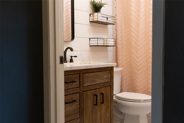 2220 N Village Drive, Bonham, TX 75418