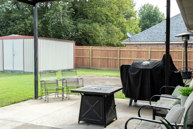 2220 N Village Drive, Bonham, TX 75418