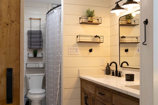 2220 N Village Drive, Bonham, TX 75418