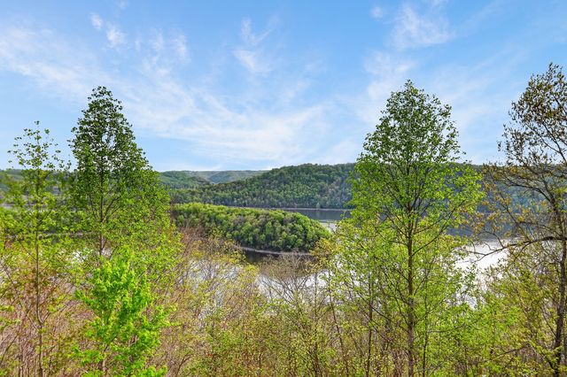 1853 Lafever Ridge Rd, Silver Point, TN 38582