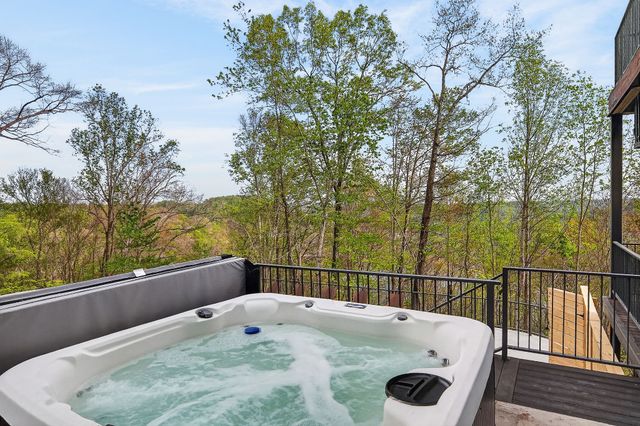 1853 Lafever Ridge Rd, Silver Point, TN 38582