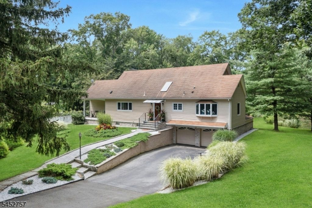 25 Bryers Ln, Upper Saddle River Boro, NJ 07458 — exterior
