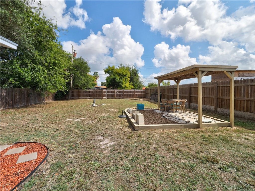 251 S 9th St, Aransas Pass, TX 78336 — photo 3