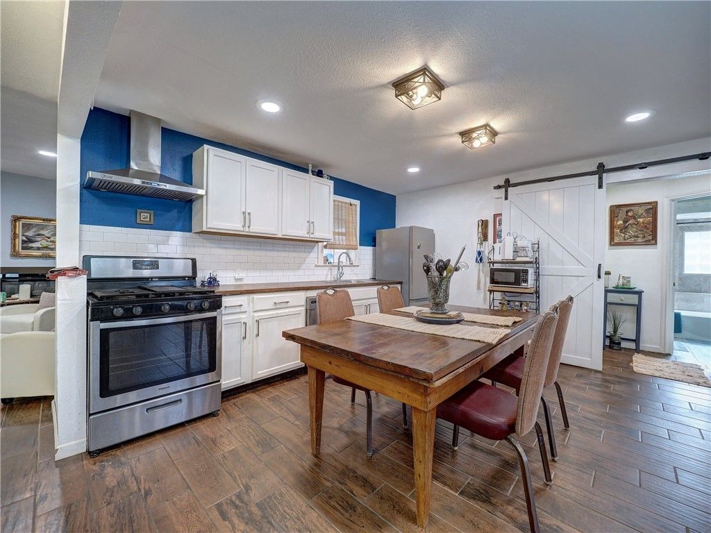 251 S 9th St, Aransas Pass, TX 78336 — photo 4