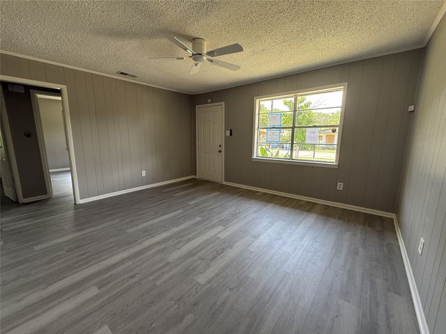 1310 E 12th Avenue, Corsicana, TX 75110