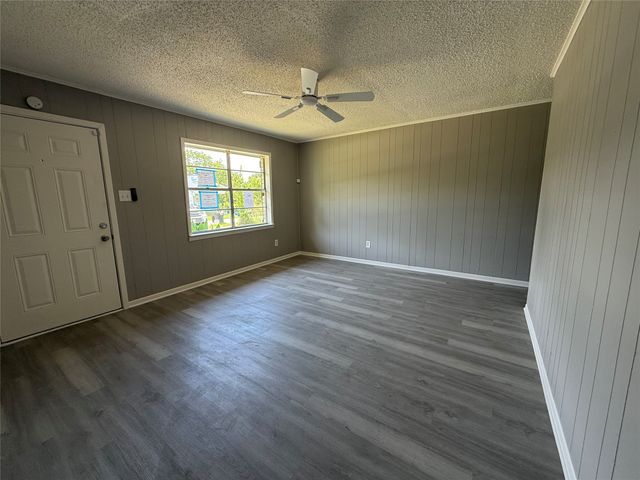 1310 E 12th Avenue, Corsicana, TX 75110