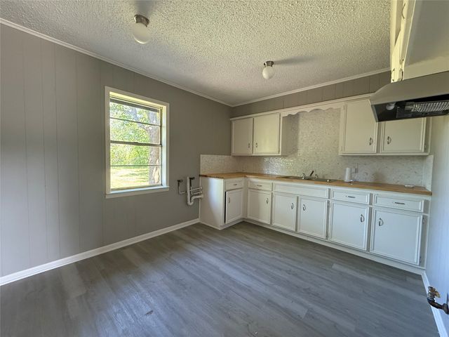 1310 E 12th Avenue, Corsicana, TX 75110
