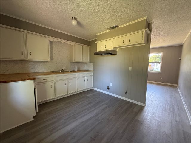 1310 E 12th Avenue, Corsicana, TX 75110