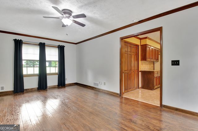 145 Marilyn Drive E, Fayetteville, GA 30214