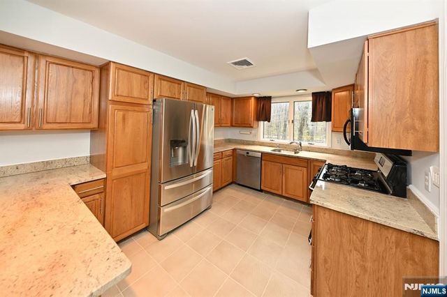 47 Bentley Drive, Franklin Lakes, NJ 07417