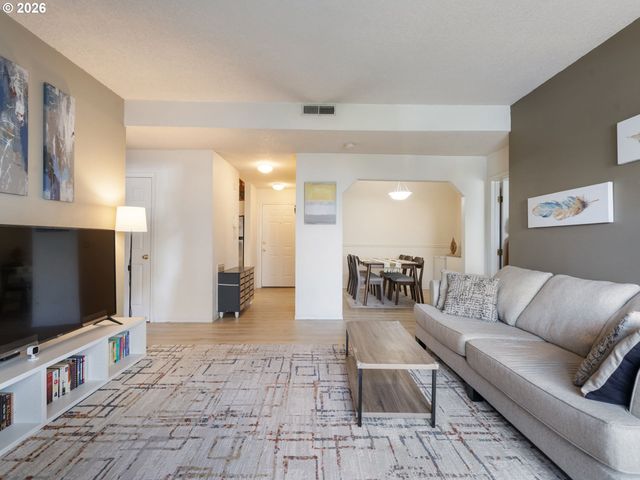 4320 S CORBETT Ave 114, Portland, OR 97239