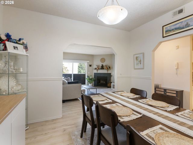 4320 S CORBETT Ave 114, Portland, OR 97239