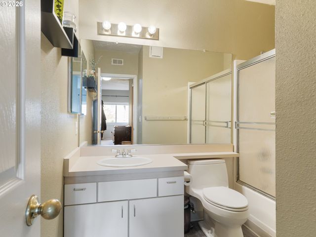 4320 S CORBETT Ave 114, Portland, OR 97239