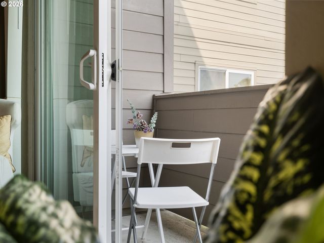 4320 S CORBETT Ave 114, Portland, OR 97239