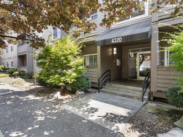 4320 S CORBETT Ave 114, Portland, OR 97239