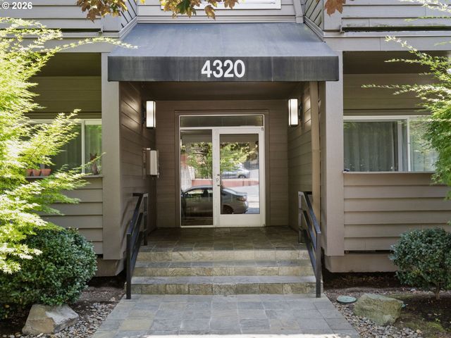 4320 S CORBETT Ave 114, Portland, OR 97239