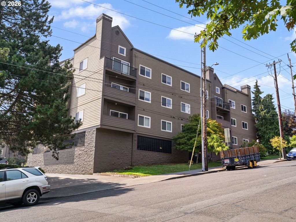 4320 S CORBETT Ave 114, Portland, OR 97239