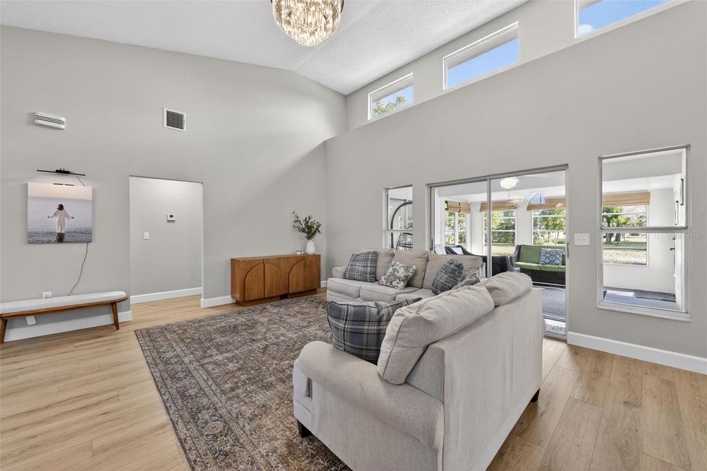 Image 11 of property listing at 501 45TH STREET E, Bradenton, FL 34208