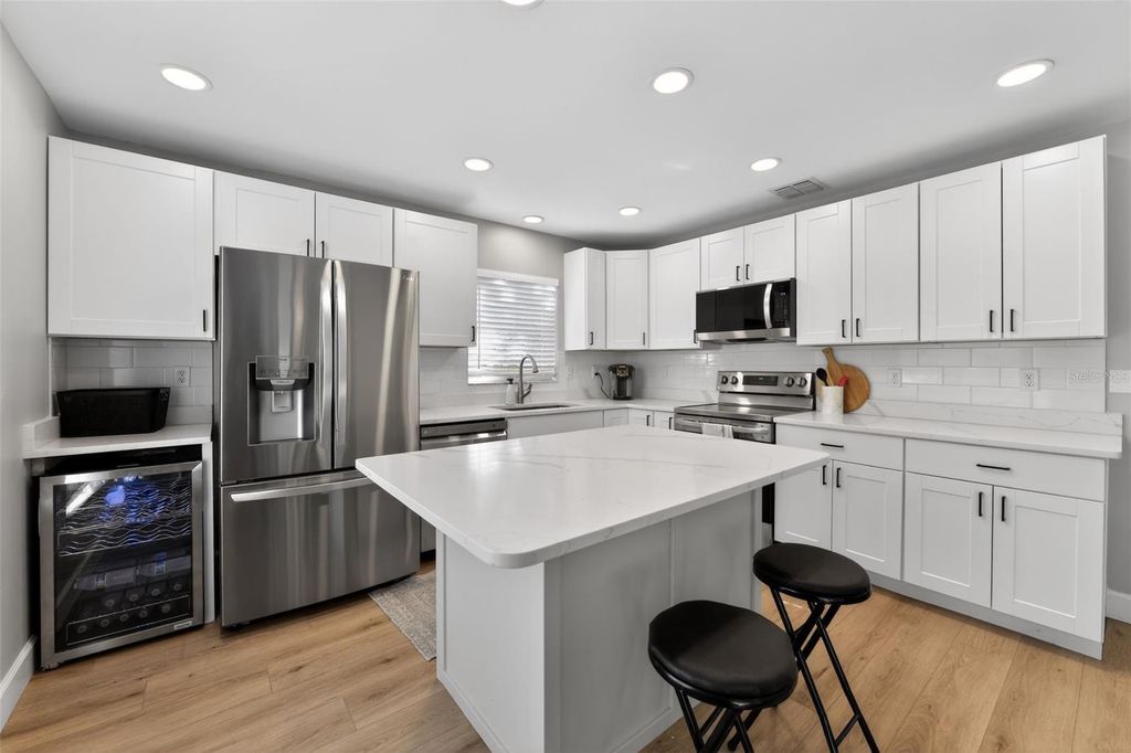 Image 6 of property listing at 501 45TH STREET E, Bradenton, FL 34208