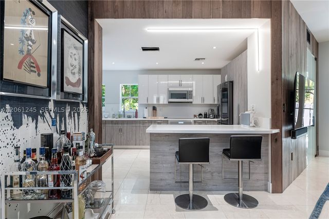 18460 NE 30th Ave 18460, Aventura, FL 33160