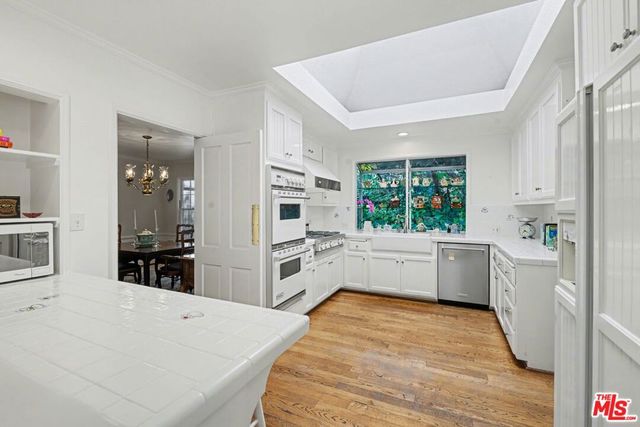 11376 Thurston Place, Los Angeles, CA 90049