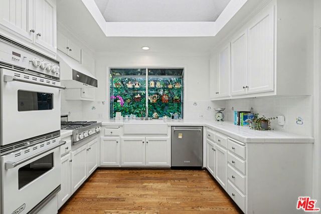 11376 Thurston Place, Los Angeles, CA 90049