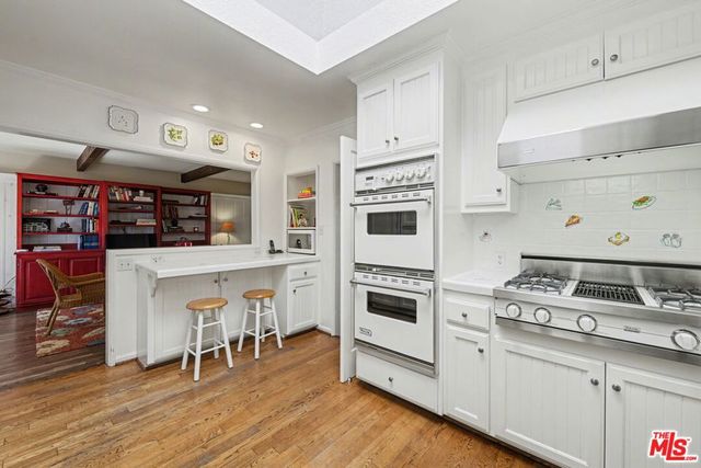 11376 Thurston Place, Los Angeles, CA 90049