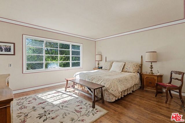 11376 Thurston Place, Los Angeles, CA 90049