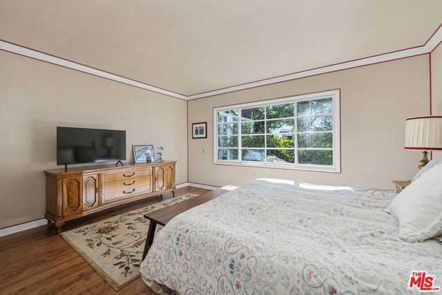 11376 Thurston Place, Los Angeles, CA 90049