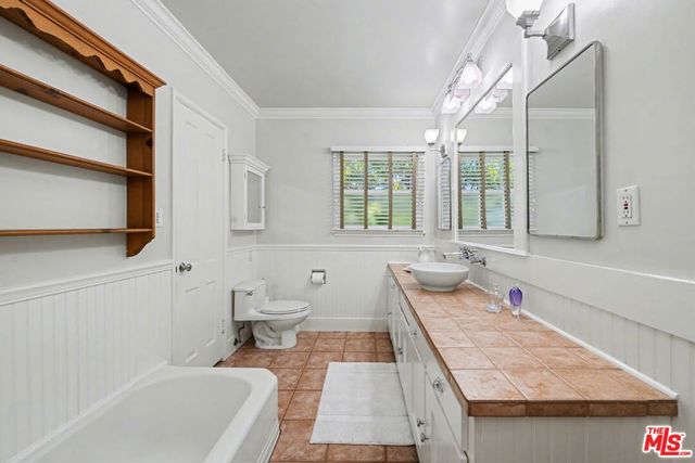 11376 Thurston Place, Los Angeles, CA 90049
