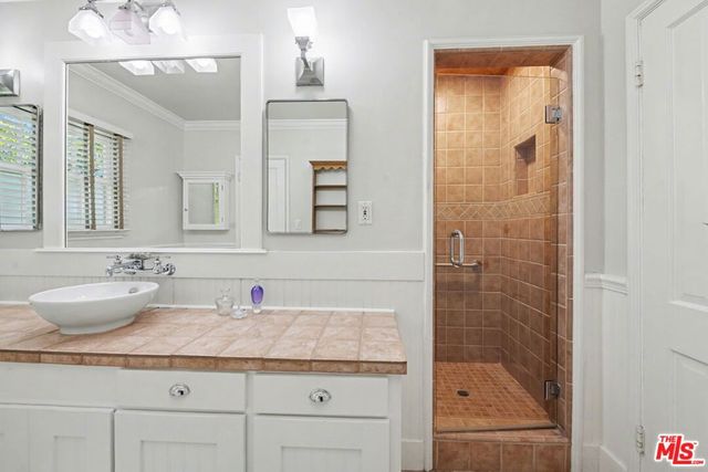 11376 Thurston Place, Los Angeles, CA 90049