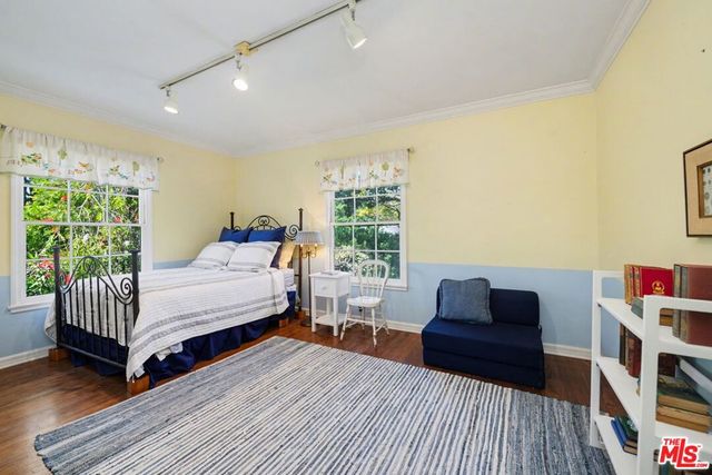 11376 Thurston Place, Los Angeles, CA 90049