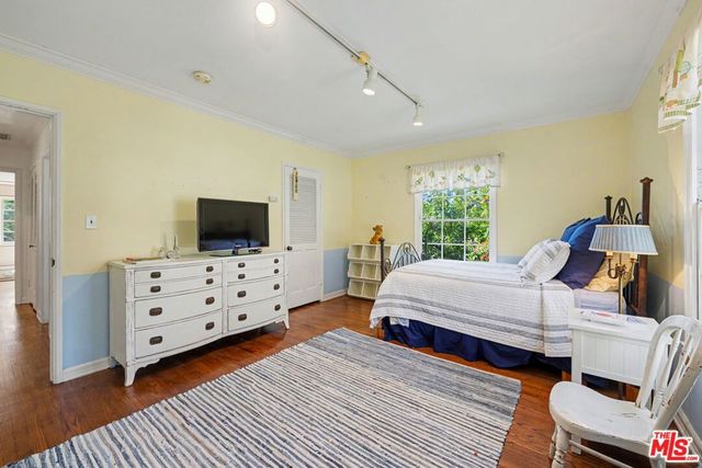 11376 Thurston Place, Los Angeles, CA 90049