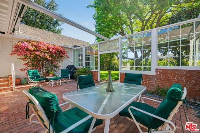 11376 Thurston Place, Los Angeles, CA 90049
