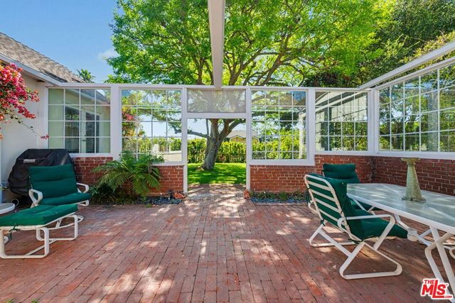 11376 Thurston Place, Los Angeles, CA 90049
