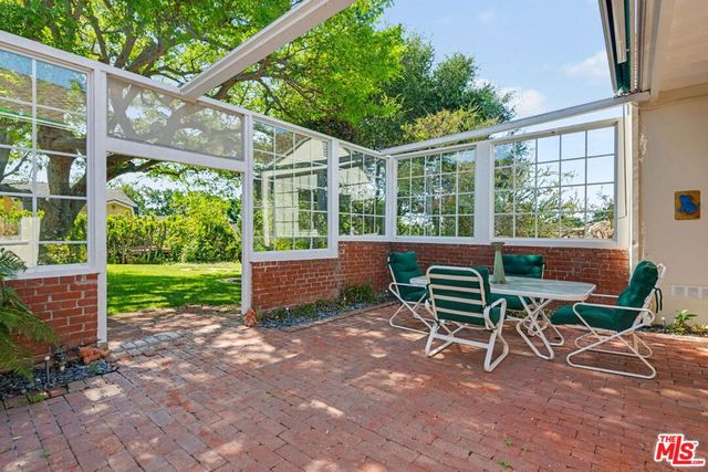 11376 Thurston Place, Los Angeles, CA 90049