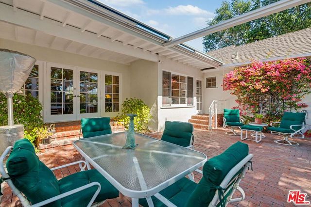 11376 Thurston Place, Los Angeles, CA 90049
