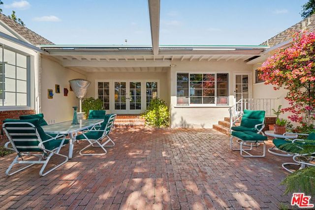 11376 Thurston Place, Los Angeles, CA 90049