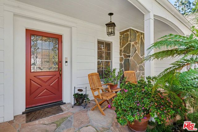 11376 Thurston Place, Los Angeles, CA 90049