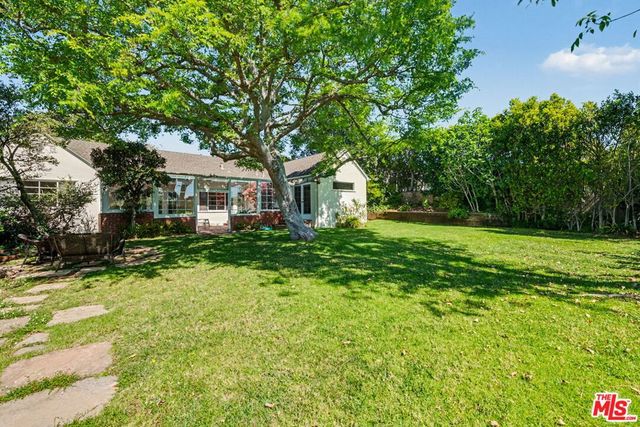 11376 Thurston Place, Los Angeles, CA 90049