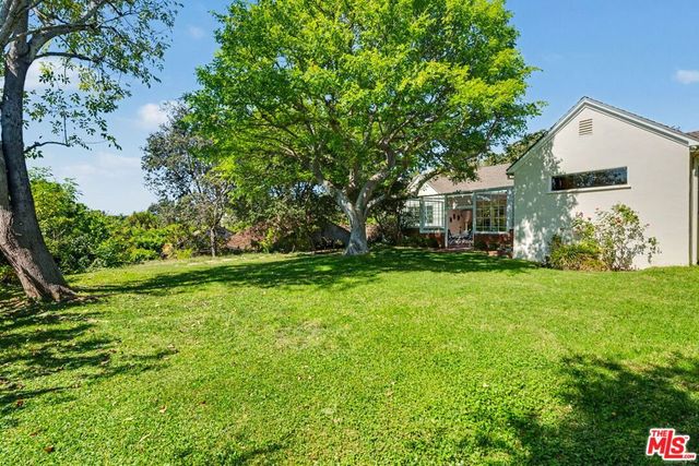 11376 Thurston Place, Los Angeles, CA 90049