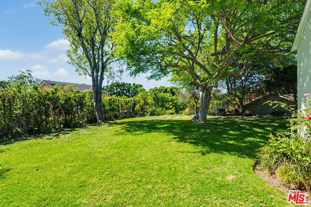 11376 Thurston Place, Los Angeles, CA 90049