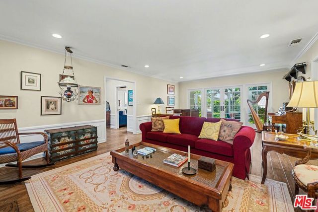 11376 Thurston Place, Los Angeles, CA 90049