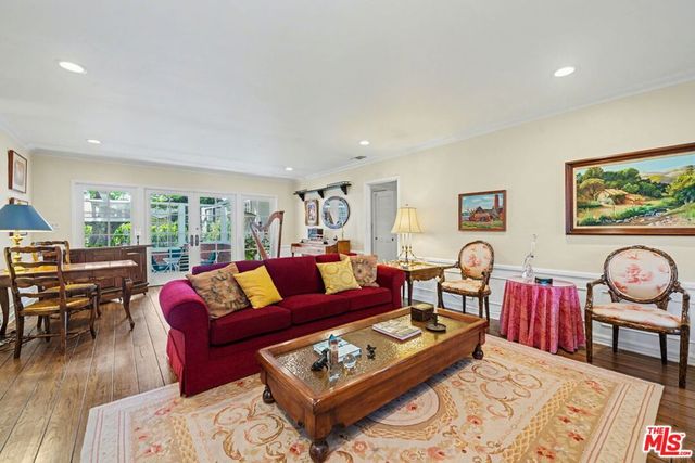 11376 Thurston Place, Los Angeles, CA 90049