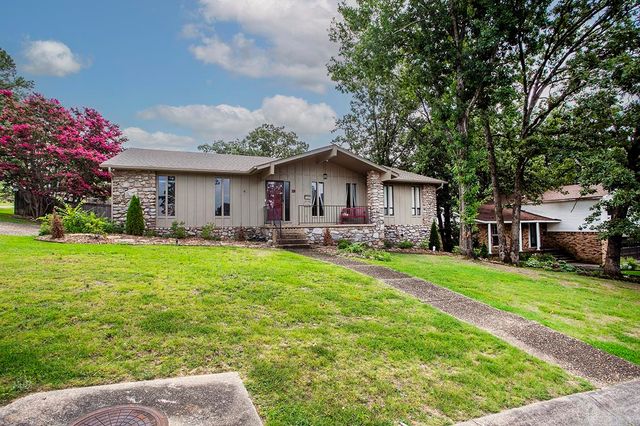 29 Coachlight Drive, Little Rock, AR 72227