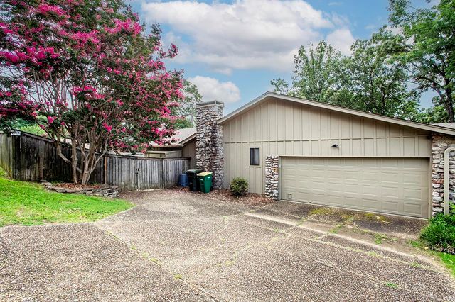 29 Coachlight Drive, Little Rock, AR 72227