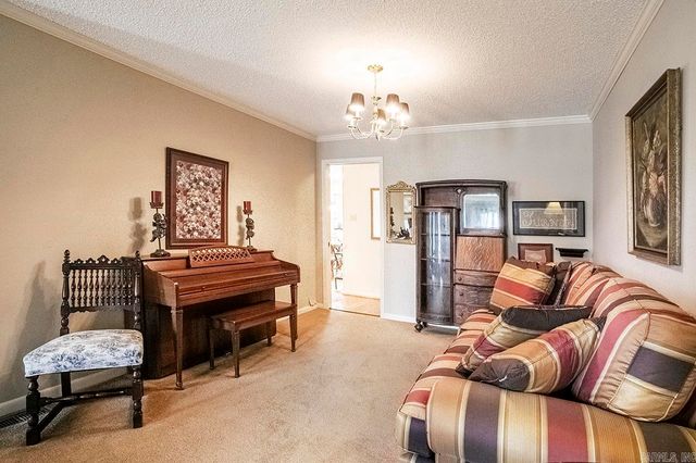 29 Coachlight Drive, Little Rock, AR 72227