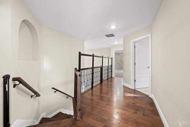 4051 Falling Creek Court, Sharonville, OH 45241