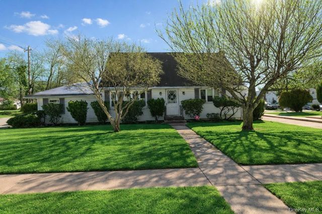 1 Salem, Hicksville, NY 11801